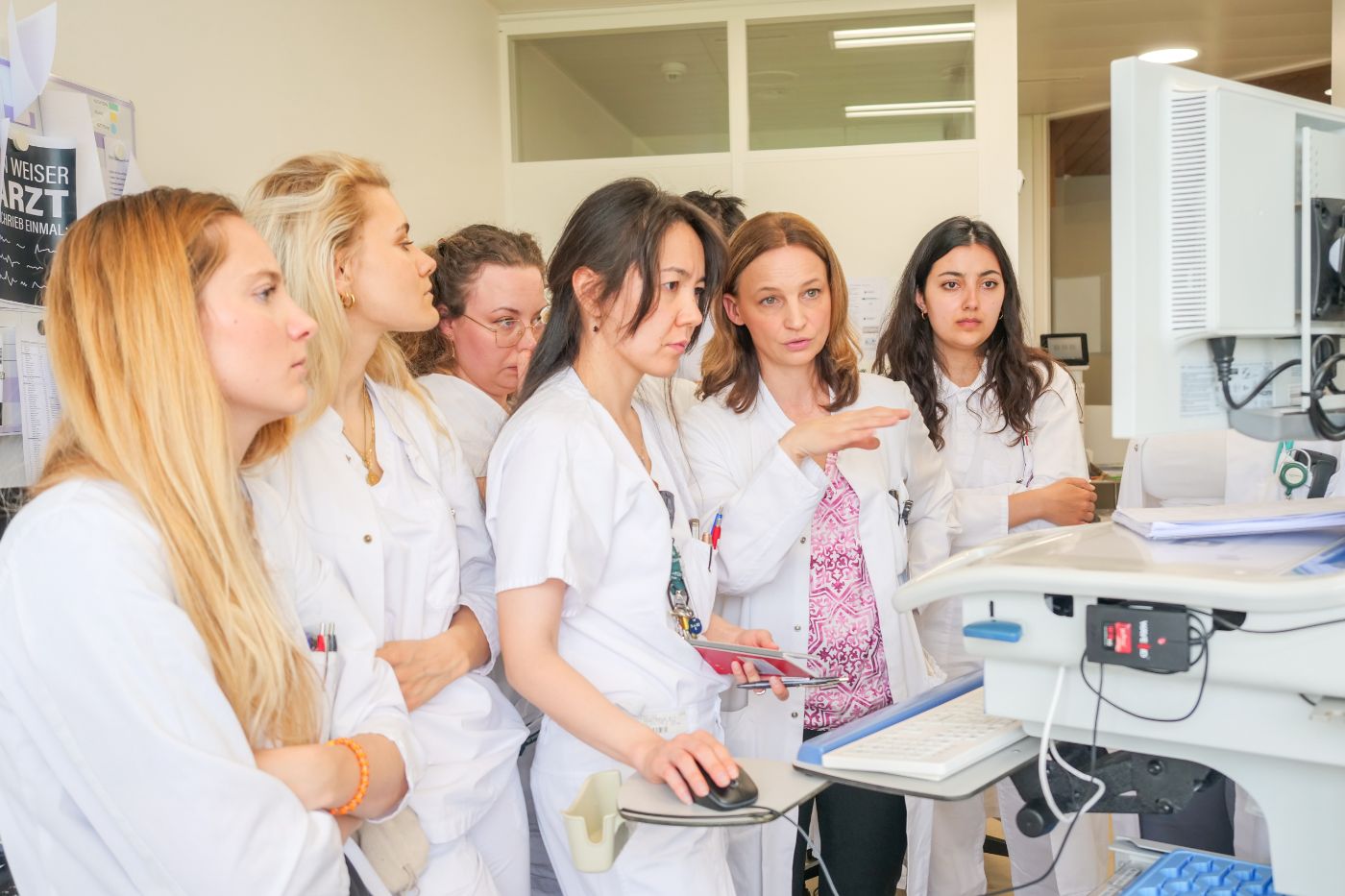 Prof. Cristina Granziera in einer Patientenbesprechung
