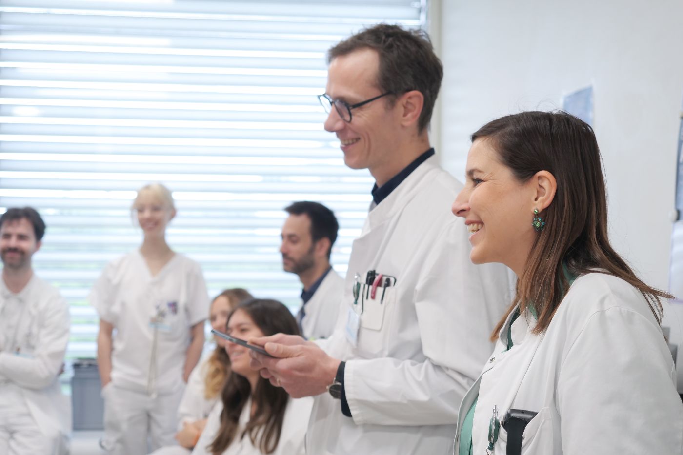 Prof. Mira Katan in einer Patientenbesprechung