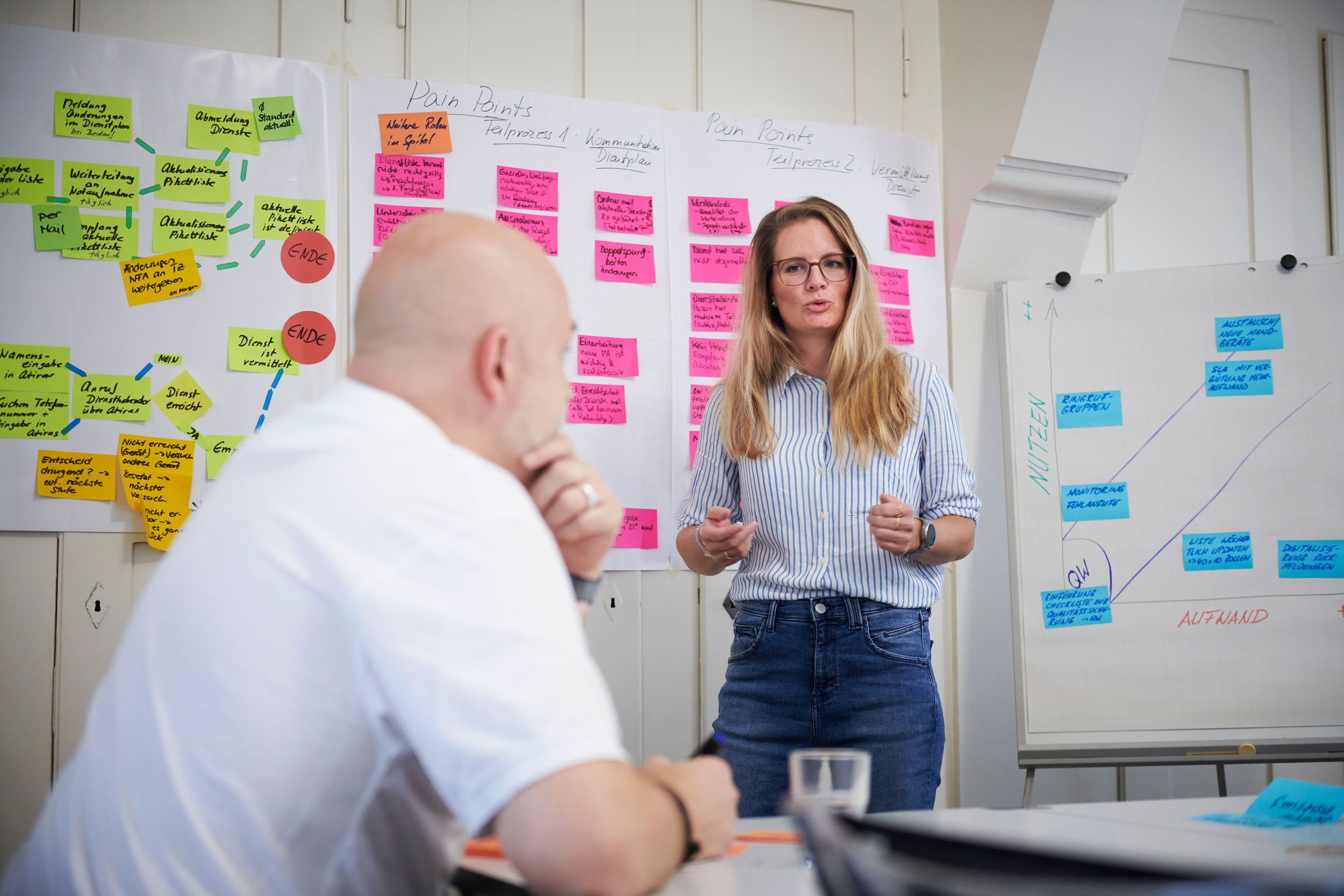 Mitarbeitende des PZM in Diskussion