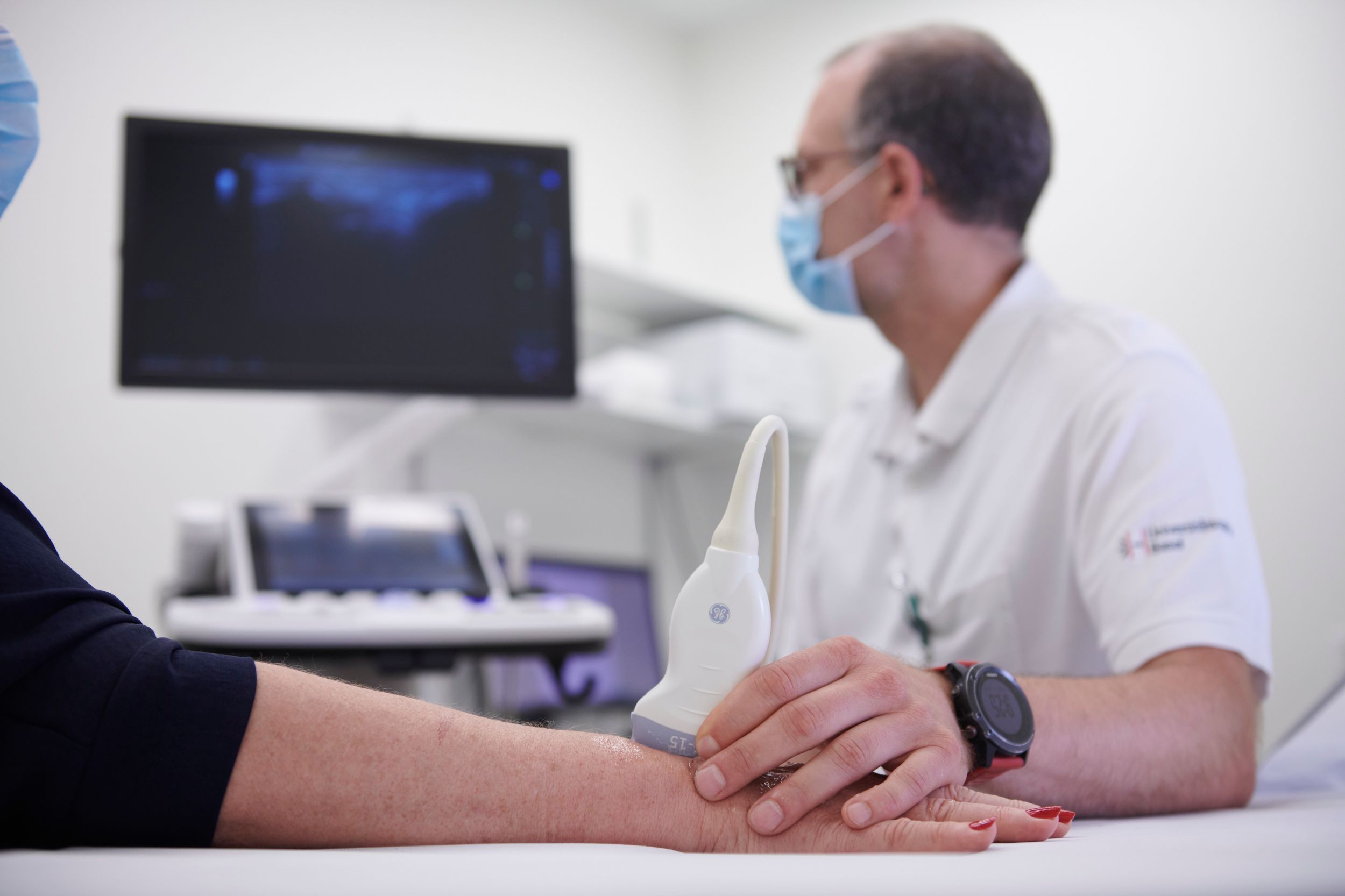 Arzt im Gespräch mit Patienten