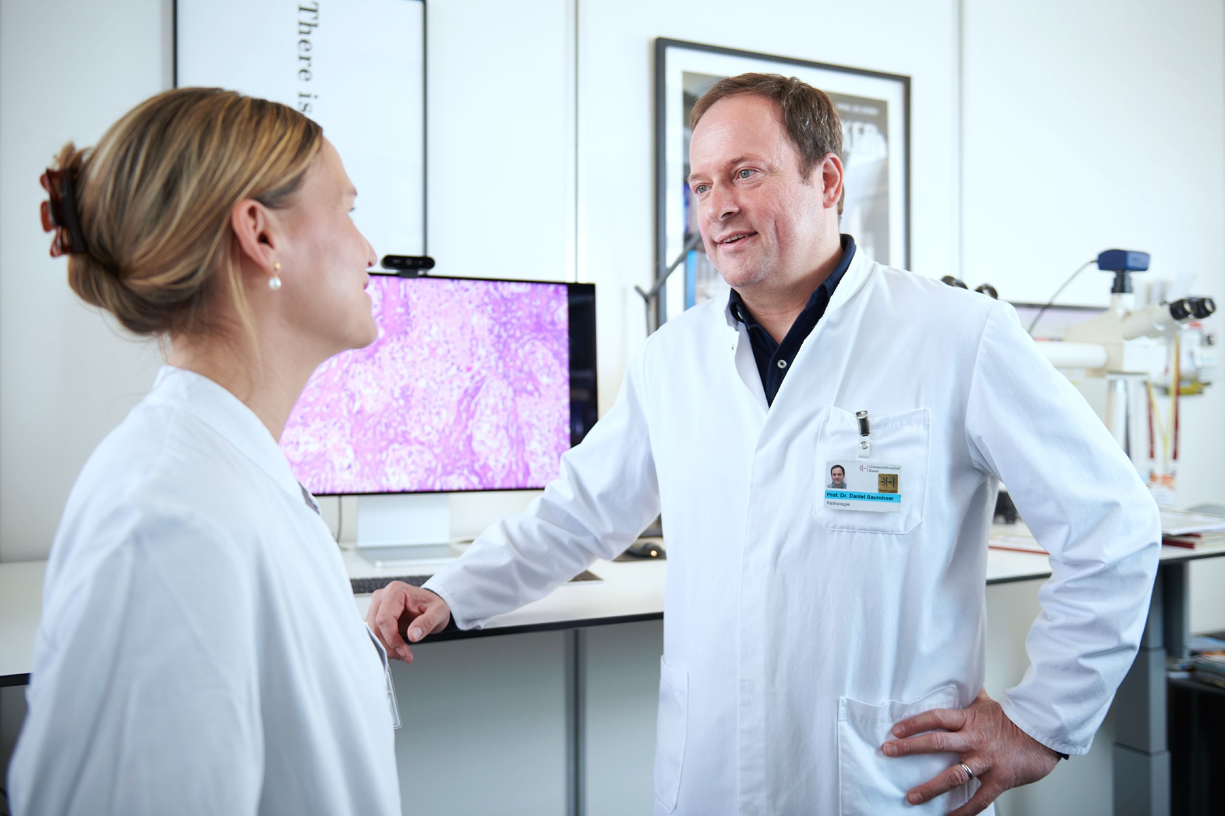 Prof. Daniel Baumhoer im Gespräch mit Kollegen