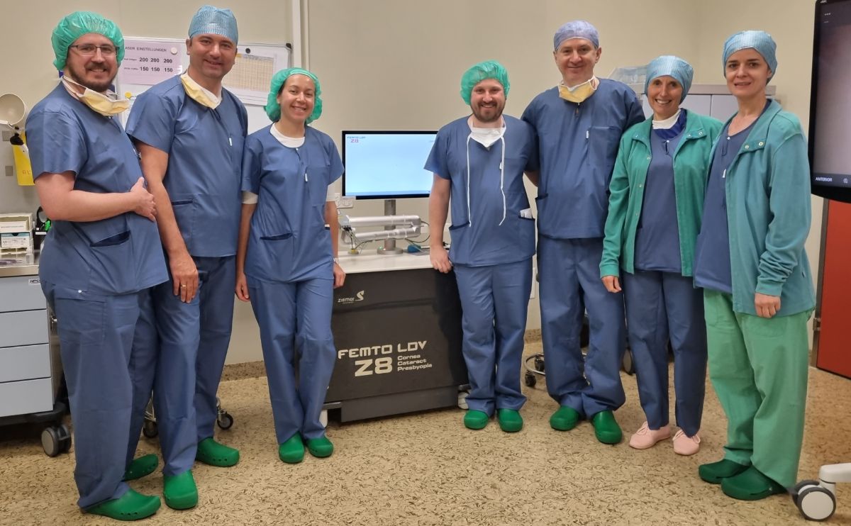 Prof. Dr. Gkatzioufas mit seinem Team