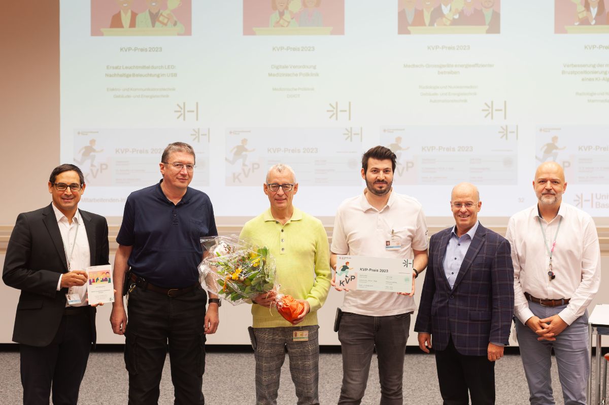 Dr. Rakesh Padiyath (Direktor Prozesse, Steuerung und Entwicklung), Daniel Mangold (Leiter Automationstechnik), Alessandro Cerminara (Leiter Gebäude- und Energietechnik), Manfred Meyer (Assistenzarzt Radiologie), Dr. Werner Kübler (Spitaldirektor) und Frank Urech (Leiter Patientenzentriertes Management)