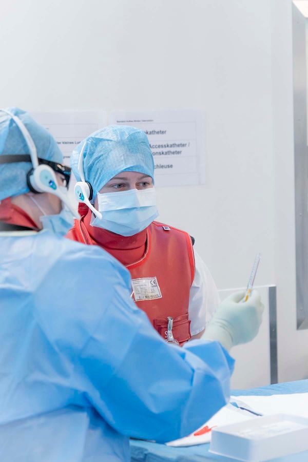 Quantifizierungen im radiologischen Befund, erweiterte Kompetenzen unserer Radiologiefachpersonen, optimierte Koronarangiografie – schon wenige Stichworte zeugen von den zahlreichen jüngsten Entwicklungen der Klinik für Radiologie und Nuklearmedizin. Details liefert der soeben erschienene Jahresbericht.