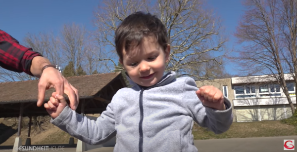 Der kleine Levian hat einen Tumor am Schädel. Bei der Behandlung kommt 3-D-Druck zum Einsatz.